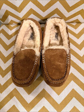 UGG Ansley Brown Slippers